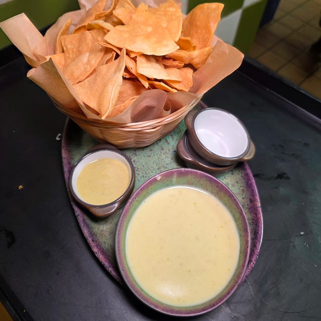 Queso Dip & Chips.